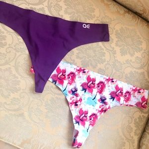 NWOT Set Athletic Essentials Thongs